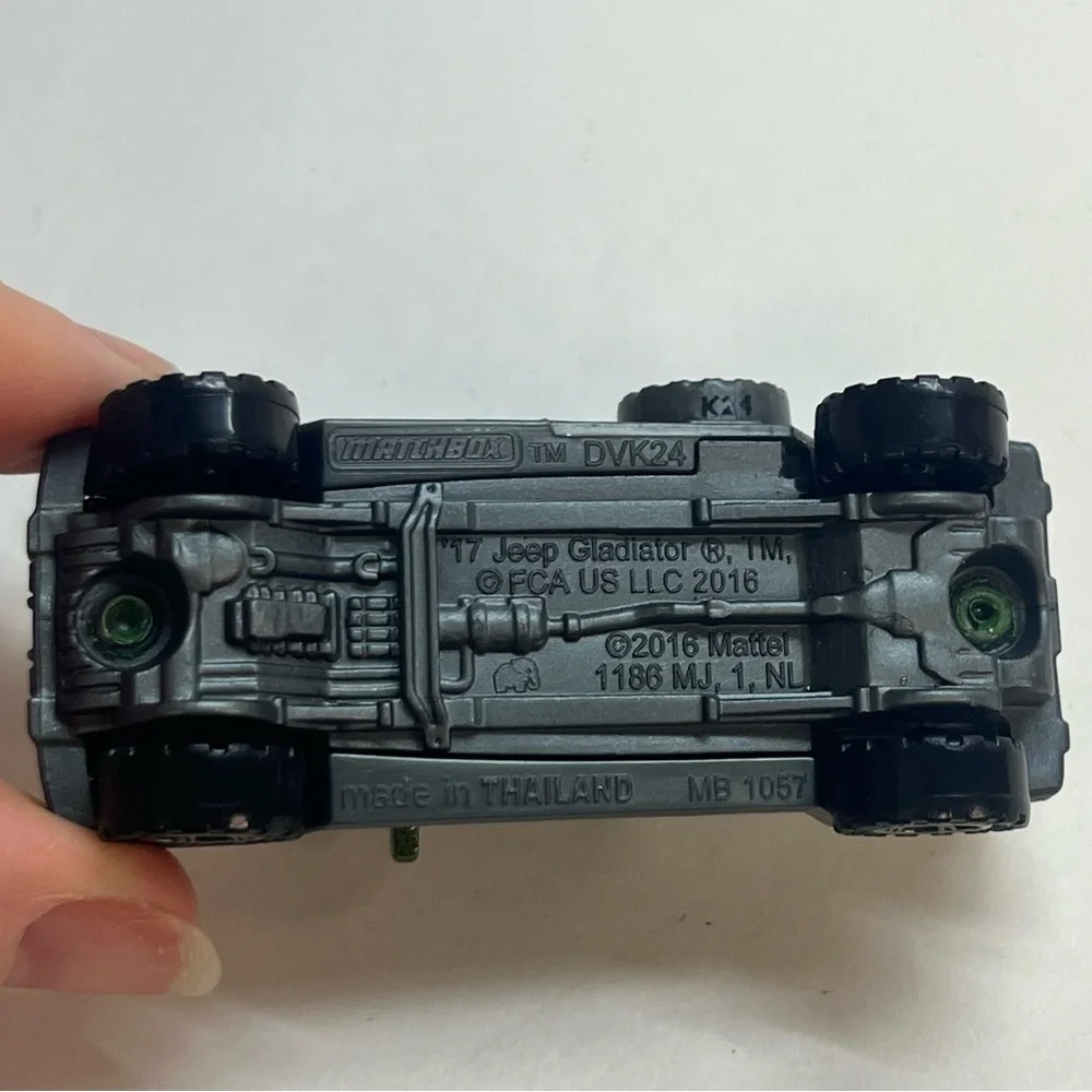 matchbox ‘17 jeep gladiator die cast toy truck mix explorers series‎ green